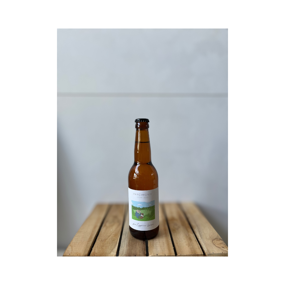 Bouteille de cidre millésimé 2025 Parcimonie de Cyprien Lireux, 33 cl, étiquette claire sur fond neutre